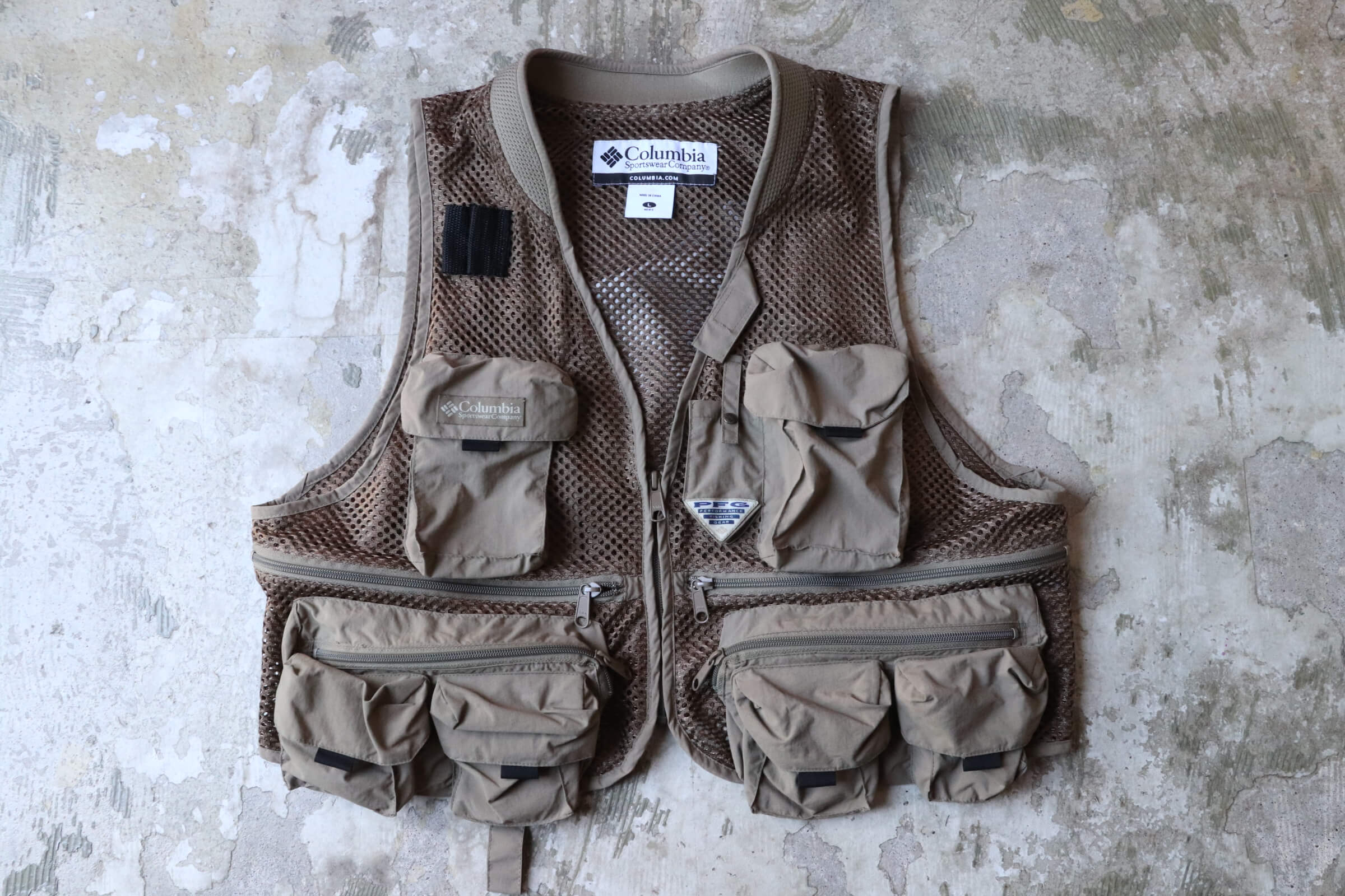 USED】 90's Columbia fishing vest 深いグリーンでファッションアイテムとしても 取り入れやすいColumbiaの�